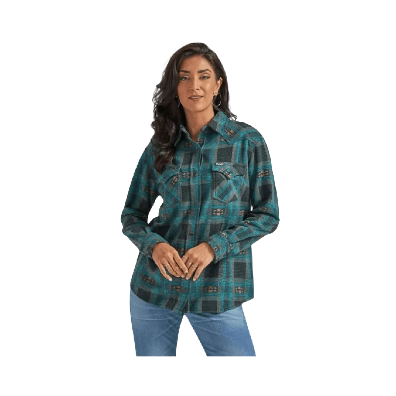 Wrangler Women's Retro Punchy Boyfriend Flannel Shirt Classic V-Neck Short Shirt